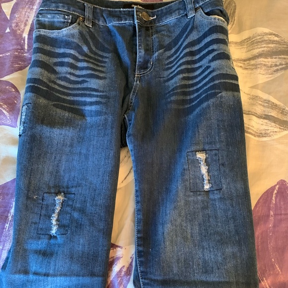 Daisy Fuentes distressed jeans - Picture 2 of 8